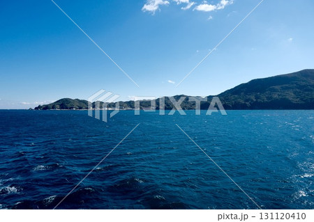 三重県鳥羽市_伊勢湾フェリーからの菅島4_2024年12月 131120410