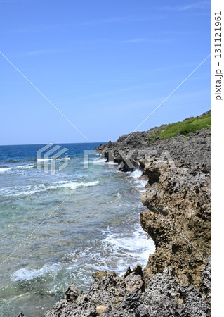 宮古島から見る海岸の風景 131121961
