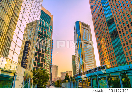 日本の東京都市景観9月17日。汐留のビジネス街などを望む 131122595