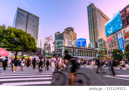 日本の東京都市景観9月17日。インバウンド続く…外国人観光客らで賑わう渋谷スクランブル交差点、危険… 日本の東京都市景観9月17日。インバウンド続く…外国人観光客らで賑わう渋谷スクランブル交差点、危険… 131124521