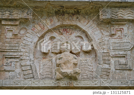 Stone pattern on facade at Chitzen Itza Stone pattern on facade at Chitzen Itza 131125871