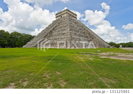 Temple of Kukulcan at Chichen Itza Temple of Kukulcan at Chichen Itza 131125881