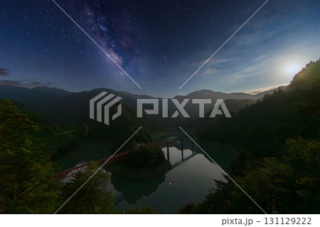 天の川架かる奥大井湖上駅 131129222