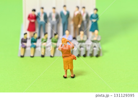 ビジネス 集合写真 新入社員 入社式 131129395