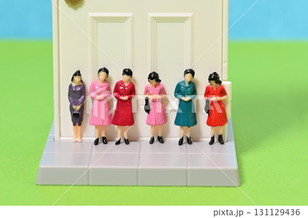 ビジネス 集合写真 新入社員 入社式 131129436