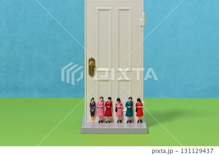 ビジネス 集合写真 新入社員 入社式 131129437