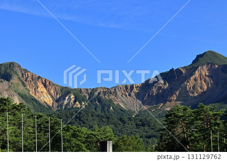 裏磐梯から見る快晴の磐梯山 裏磐梯から見る快晴の磐梯山 131129762
