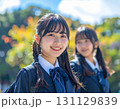 空を見上げる女子高生 131129839