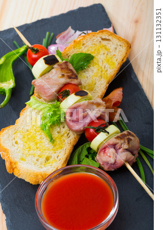 Shashlik, mutton slices on barbecue skewers Shashlik, mutton slices on barbecue skewers 131132351