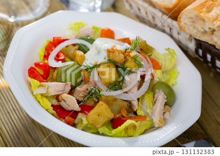 Warm salad of vegetables, chicken Warm salad of vegetables, chicken 131132383