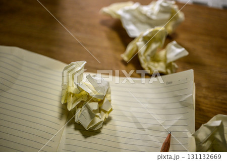 くしゃくしゃのノート 131132669