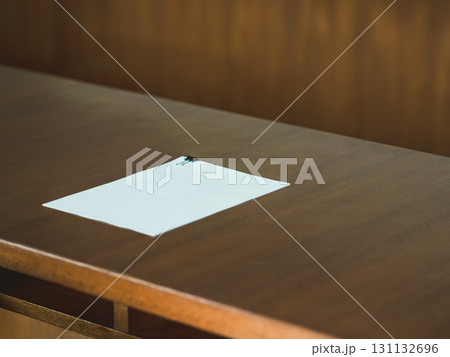 重厚感のある会議室 131132696