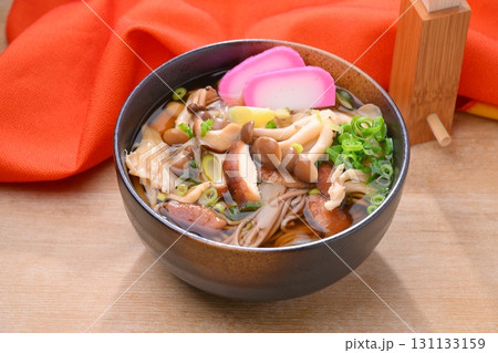 秋のきのこタップリ蕎麦、きのこ蕎麦、椎茸、舞茸、しめじ。 131133159