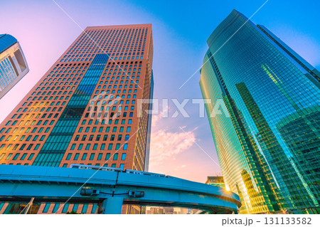 日本の東京都市景観9月17日。汐留タワーなど汐留のオフィス街を望む 131133582