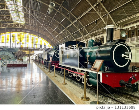 世界遺産のアユタヤへ向かうフアランポーン駅 131133689