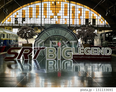 世界遺産のアユタヤへ向かうフアランポーン駅 131133691