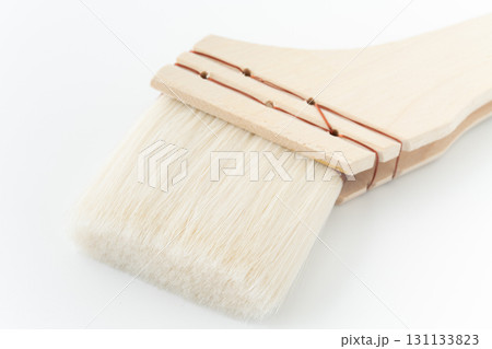 ハケ（刷毛）の穂先のクローズアップ 131133823
