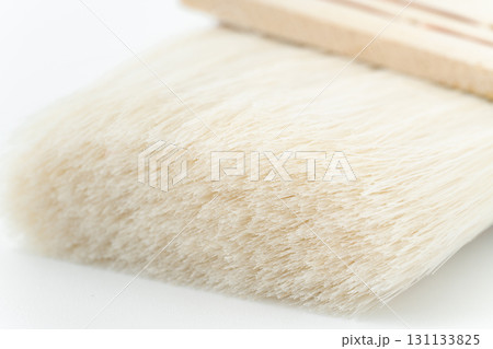 ハケ（刷毛）の穂先のクローズアップ 131133825