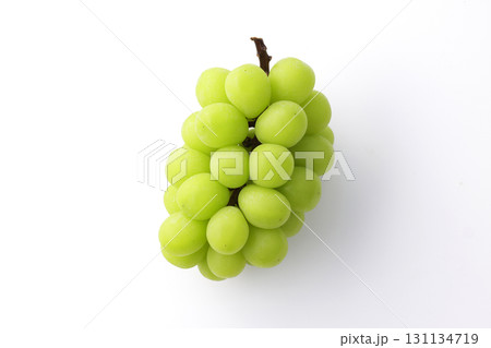 新鮮で瑞々しいシャインマスカット 131134719