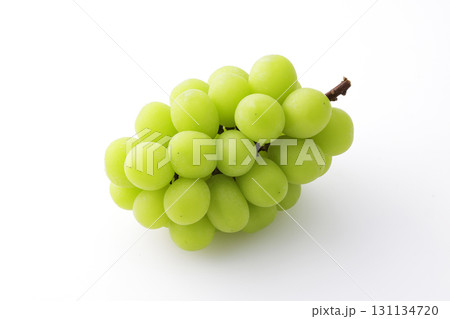 新鮮で瑞々しいシャインマスカット 131134720