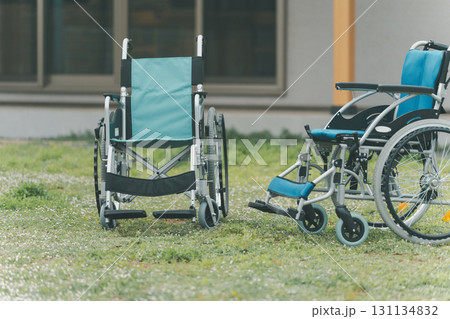 車いす 131134832