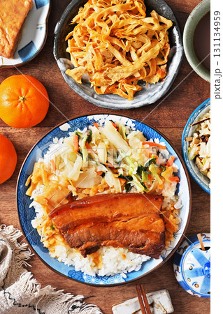 Braised pork belly rice 131134959