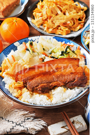 Braised pork belly rice 131134960