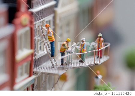 高所作業をする作業員(ジオラマ) 高所作業をする作業員(ジオラマ) 131135426