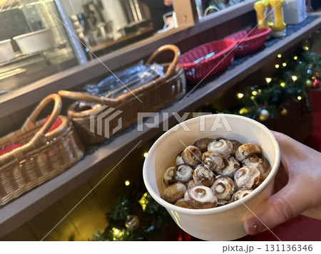 ドイツのクリスマスマーケットのマッシュルーム ドイツのクリスマスマーケットのマッシュルーム 131136346