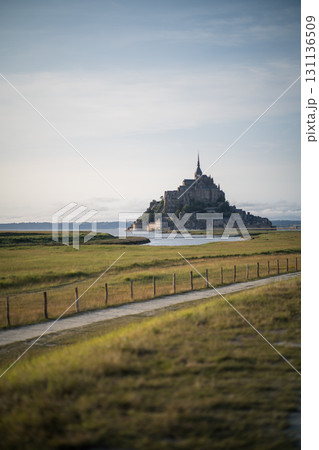 夕焼けのモンサンミッシェル6 131136509
