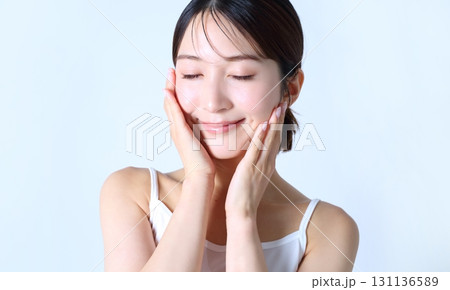 女性のポートレート　ビューティーイメージ 131136589