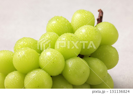 瑞々しくて美味しいシャインマスカット 131136824