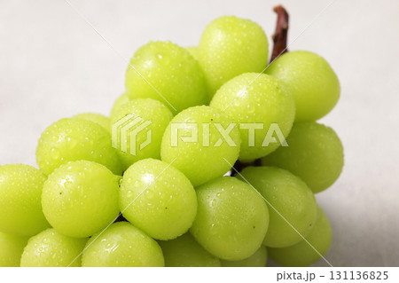 瑞々しくて美味しいシャインマスカット 131136825