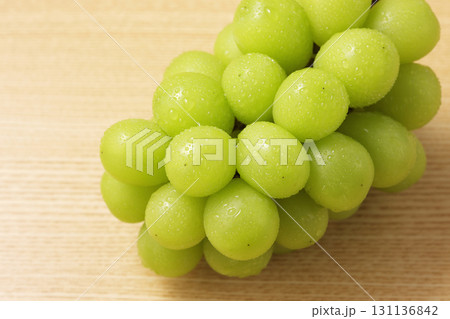 瑞々しくて美味しいシャインマスカット 131136842