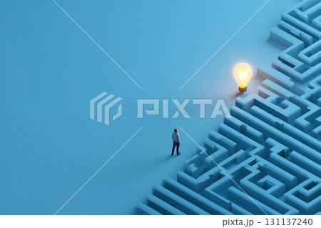 青色の迷路模様の背景に点灯した電球の前に立つ人物 131137240