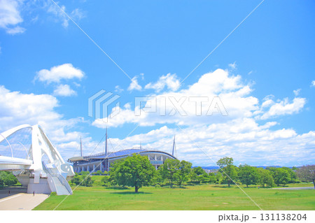 愛知県豊田市、豊田大橋と豊田スタジアムの風景 131138204