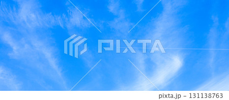 青空と雲とひこうき雲 131138763