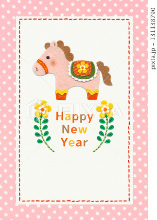かわいい馬と花をあしらった北欧風アップリケ年賀状 2026／縦型・挨拶文なし 131138790