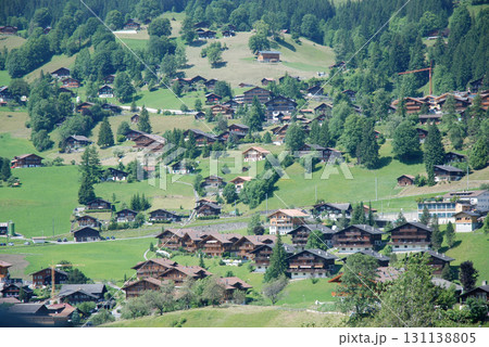 スイスの登山鉄道(ゴルナーグラート鉄道)の車窓から眺める真夏のスイス・ツェルマット郊外の里山風景 スイスの登山鉄道(ゴルナーグラート鉄道)の車窓から眺める真夏のスイス・ツェルマット郊外の里山風景 131138805