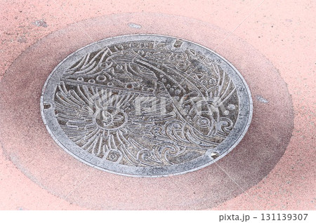 イラストCG画像厚木市の鮎祭をモチーフに描いたマンホール蓋 イラストCG画像厚木市の鮎祭をモチーフに描いたマンホール蓋 131139307