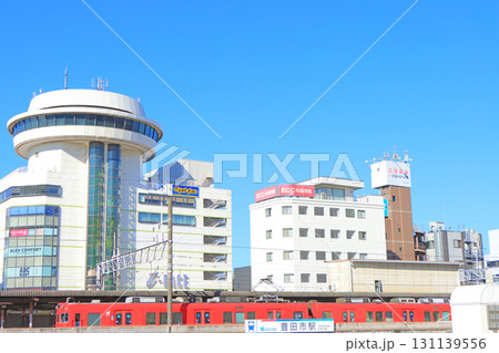 愛知県豊田市、名鉄豊田市駅に停車する電車の風景 愛知県豊田市、名鉄豊田市駅に停車する電車の風景 131139556
