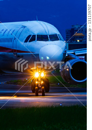 旅の途中の空港で見つけた光景 旅の途中の空港で見つけた光景 131139707