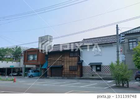 レトロな街並みに浸れる福島県会津若松市の七日町通りの街並み レトロな街並みに浸れる福島県会津若松市の七日町通りの街並み 131139748