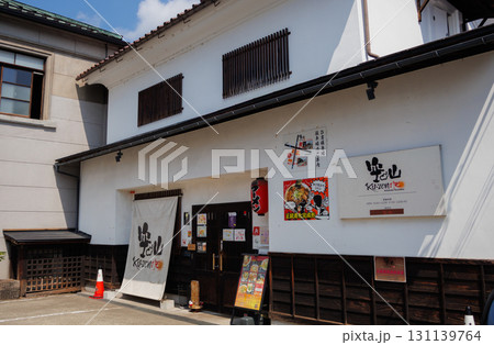 レトロな街並みに浸れる福島県会津若松市の七日町通りの街並み レトロな街並みに浸れる福島県会津若松市の七日町通りの街並み 131139764