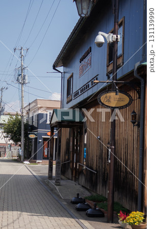 レトロな街並みに浸れる福島県会津若松市の七日町通りの街並み レトロな街並みに浸れる福島県会津若松市の七日町通りの街並み 131139990