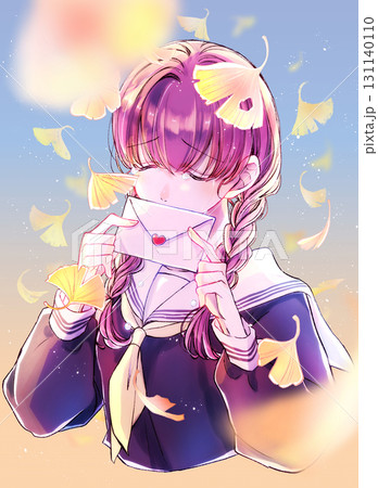 セーラー服のみつあみの女子学生　涙　イチョウ　夕暮れ 131140110