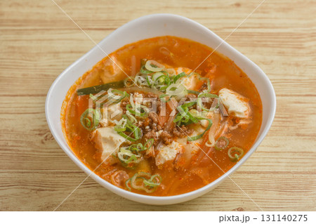 刺激的なピリ辛スープ 131140275