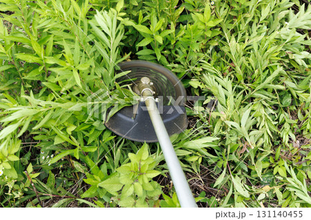 草刈り 刈払機 131140455