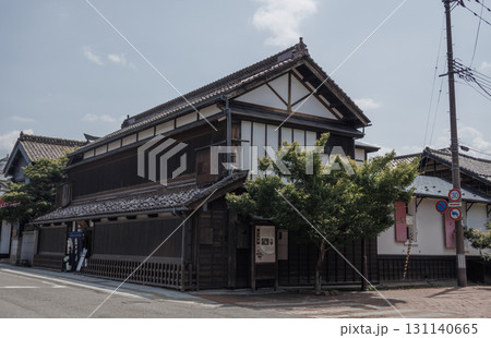 レトロな街並みに浸れる福島県会津若松市の七日町通りの街並み レトロな街並みに浸れる福島県会津若松市の七日町通りの街並み 131140665