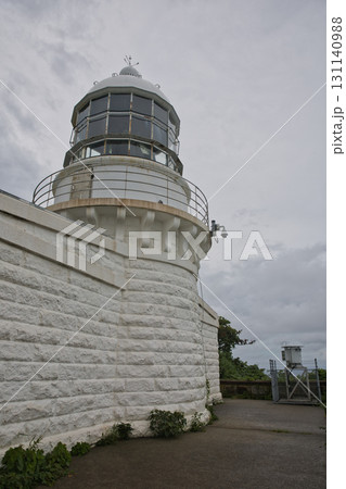 海の京都　曇天の空と経ヶ岬灯台と日本海12 131140988